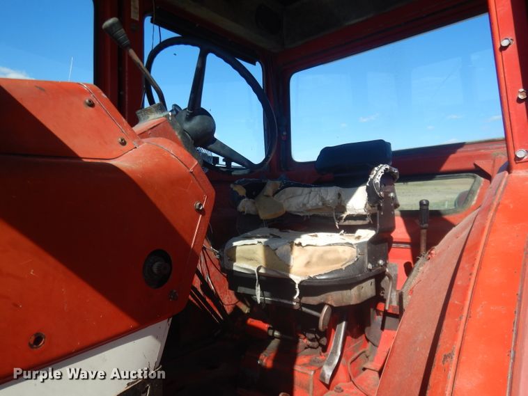 image for item DG4612 1974 International 1066  tractor