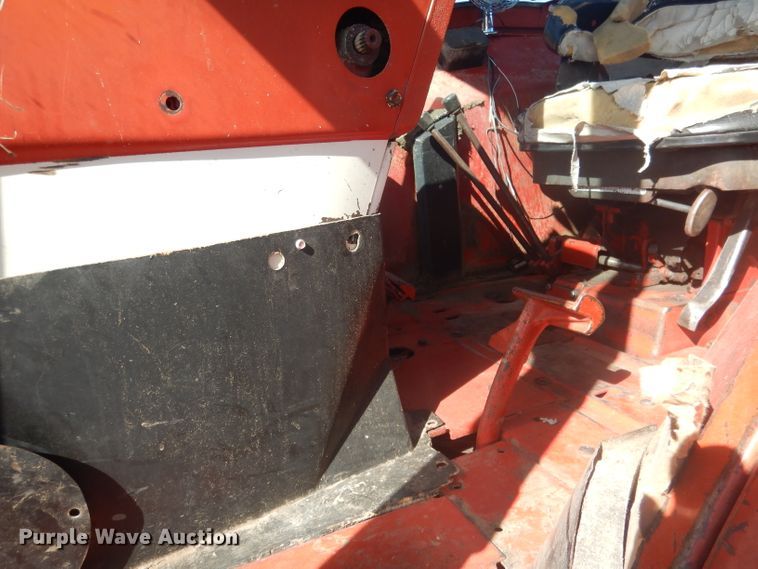 image for item DG4612 1974 International 1066  tractor