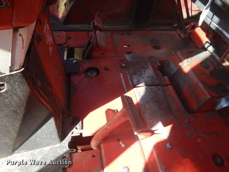 image for item DG4612 1974 International 1066  tractor