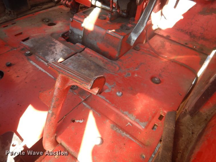 image for item DG4612 1974 International 1066  tractor