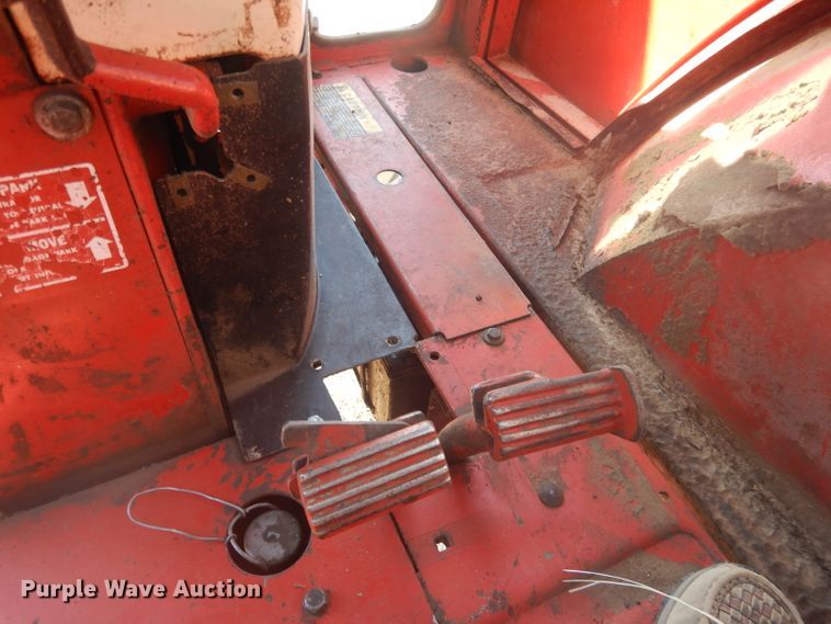 image for item DG4612 1974 International 1066  tractor