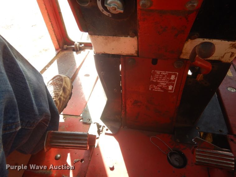 image for item DG4612 1974 International 1066  tractor