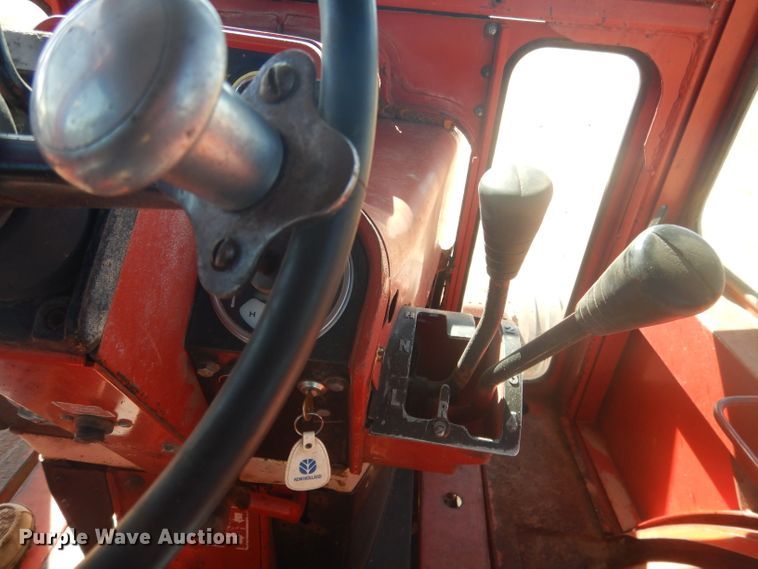 image for item DG4612 1974 International 1066  tractor