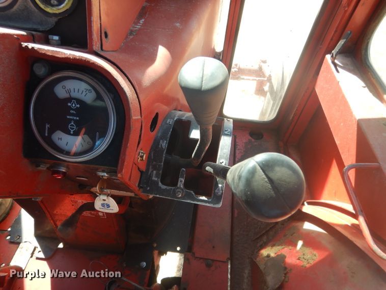 image for item DG4612 1974 International 1066  tractor