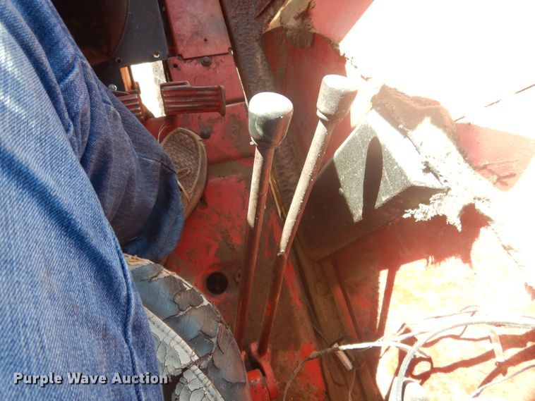 image for item DG4612 1974 International 1066  tractor