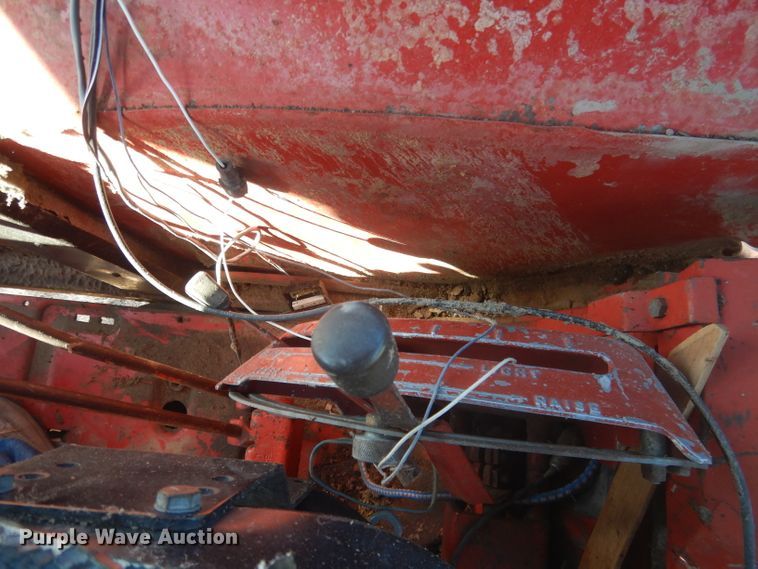 image for item DG4612 1974 International 1066  tractor