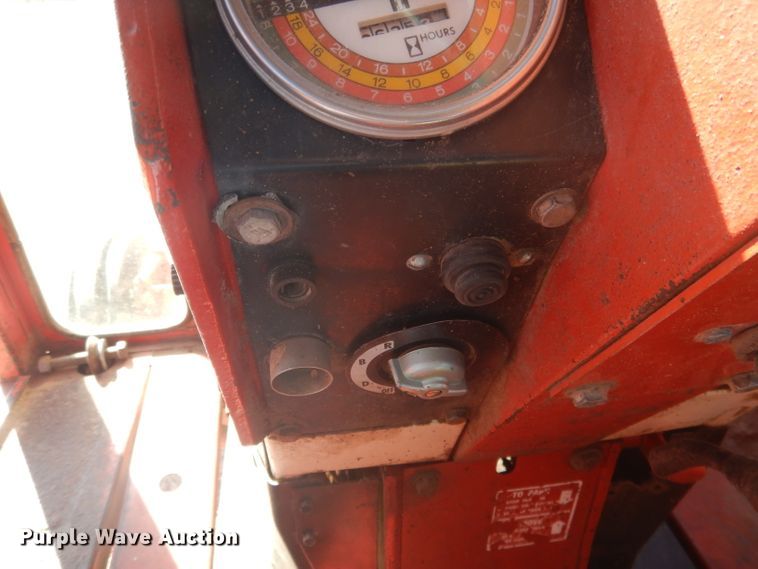 image for item DG4612 1974 International 1066  tractor