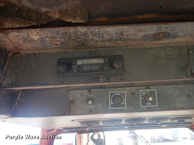 image for item DG4612 1974 International 1066  tractor