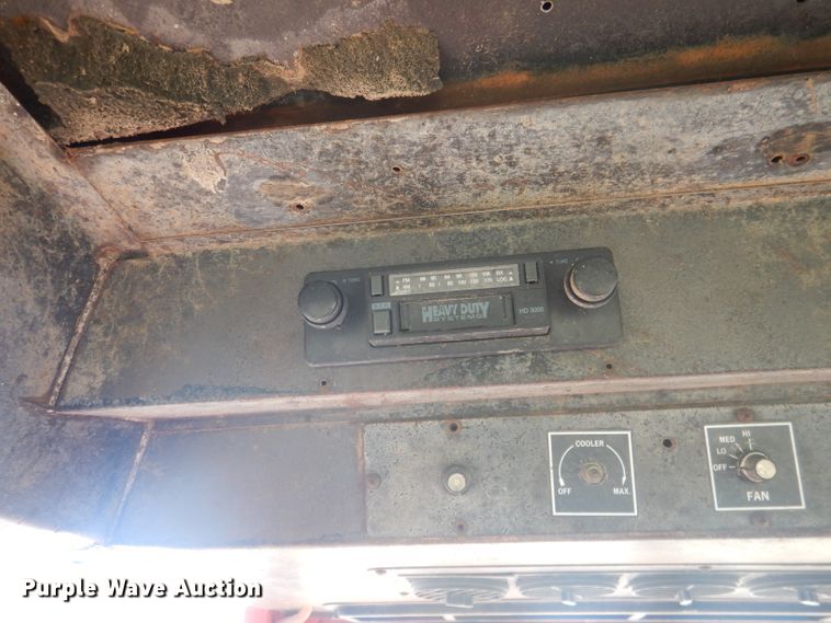 image for item DG4612 1974 International 1066  tractor