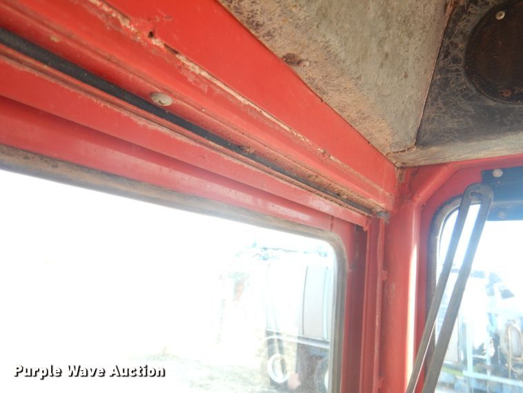 image for item DG4612 1974 International 1066  tractor