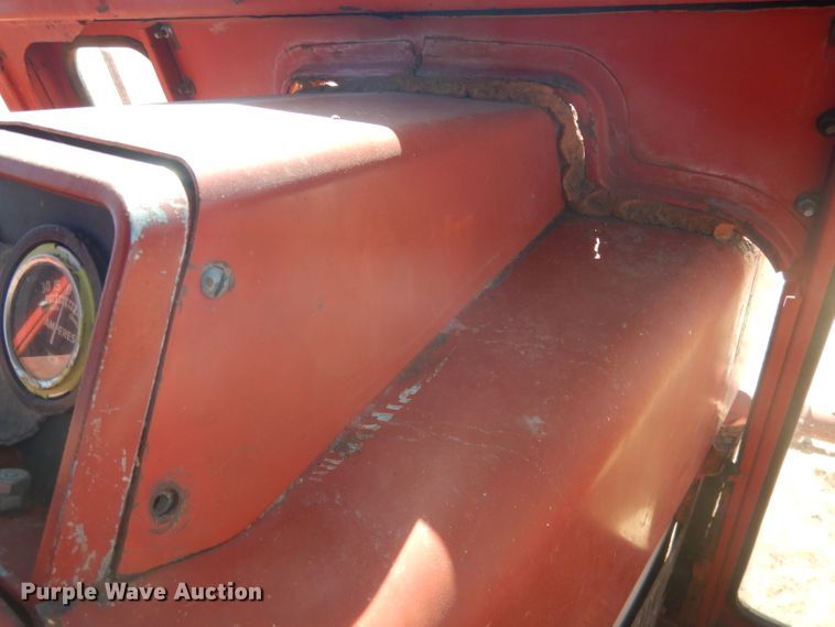 image for item DG4612 1974 International 1066  tractor