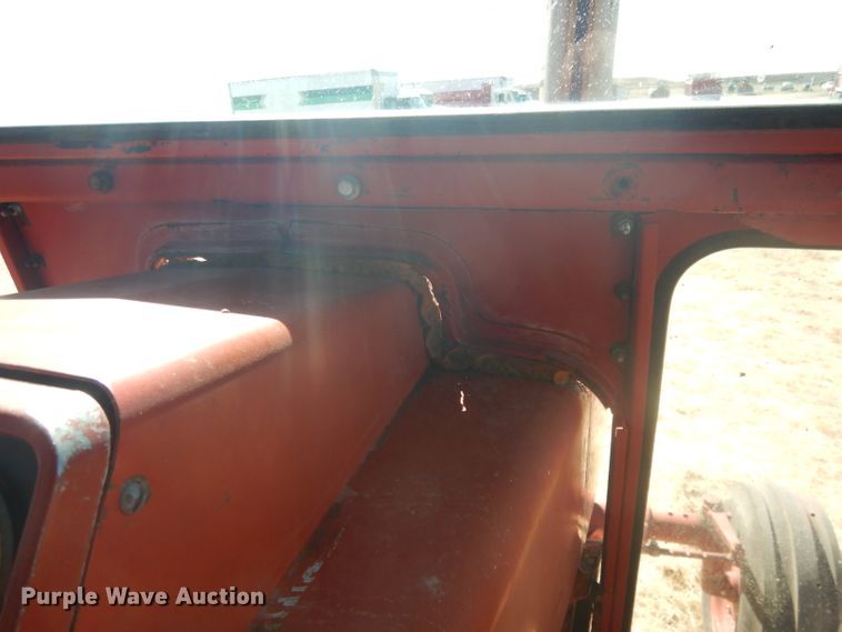 image for item DG4612 1974 International 1066  tractor