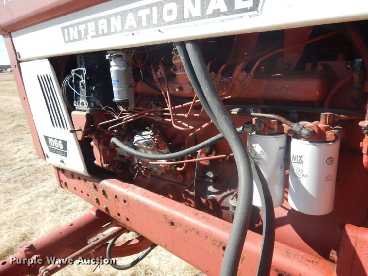image for item DG4612 1974 International 1066  tractor