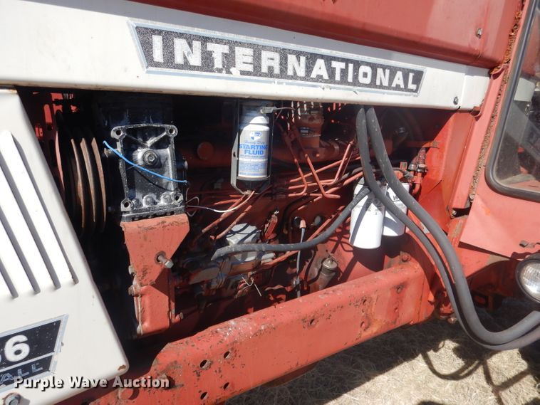 image for item DG4612 1974 International 1066  tractor