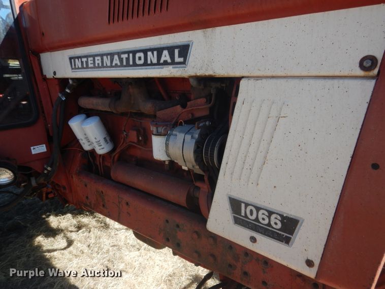 image for item DG4612 1974 International 1066  tractor