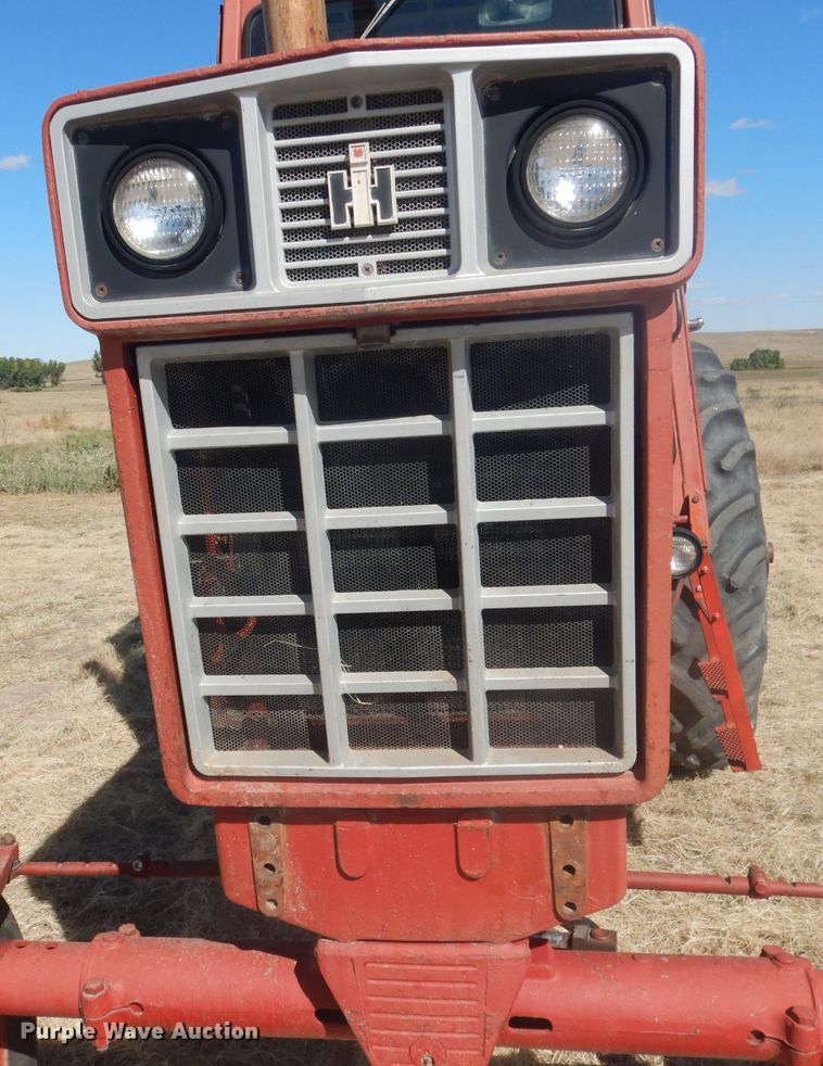 image for item DG4612 1974 International 1066  tractor