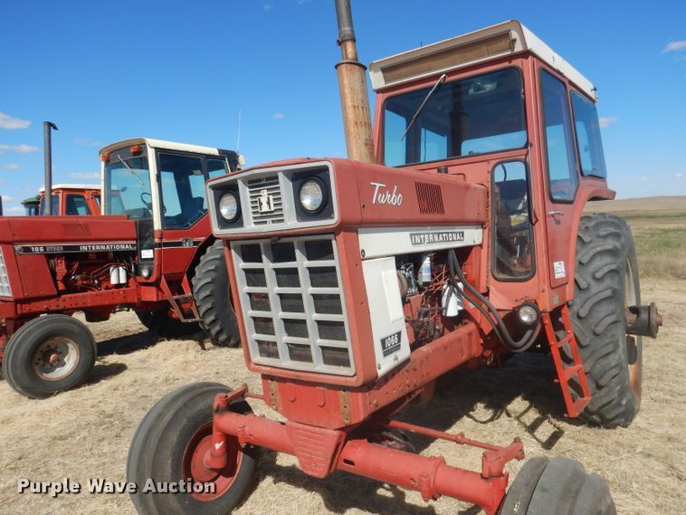 image for item DG4612 1974 International 1066  tractor