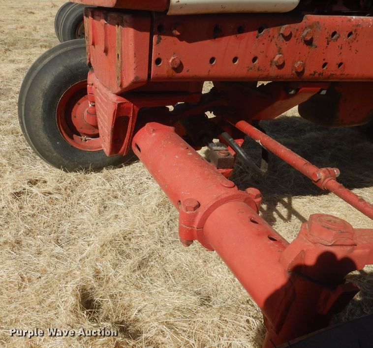 image for item DG4612 1974 International 1066  tractor