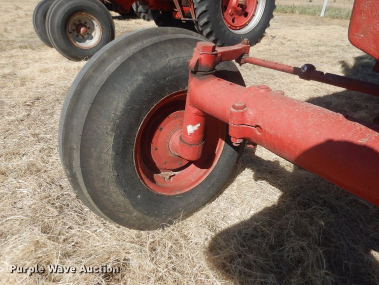 image for item DG4612 1974 International 1066  tractor