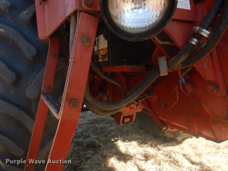 image for item DG4612 1974 International 1066  tractor