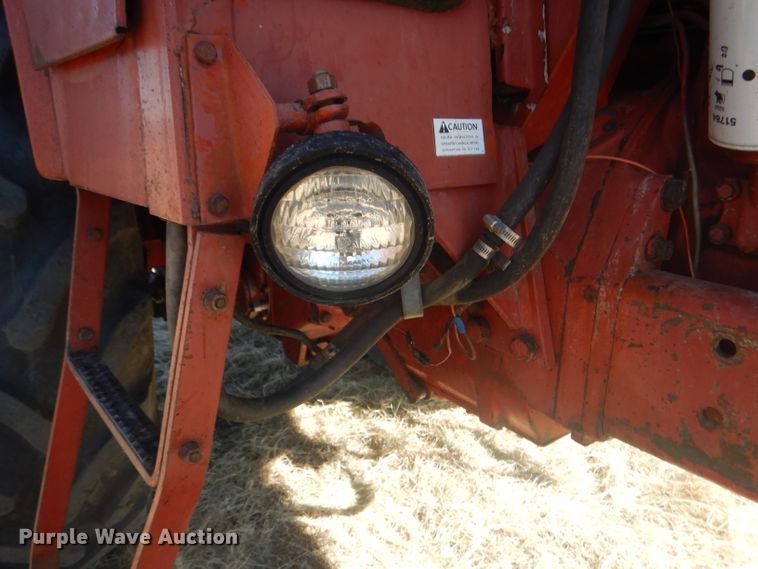 image for item DG4612 1974 International 1066  tractor