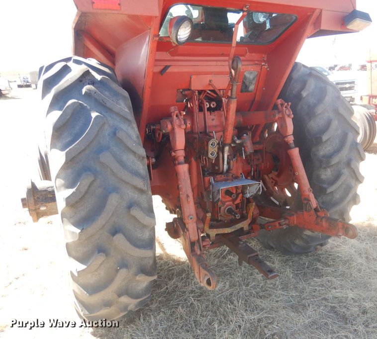 image for item DG4612 1974 International 1066  tractor