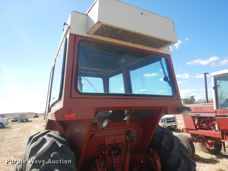 image for item DG4612 1974 International 1066  tractor