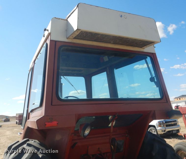 image for item DG4612 1974 International 1066  tractor