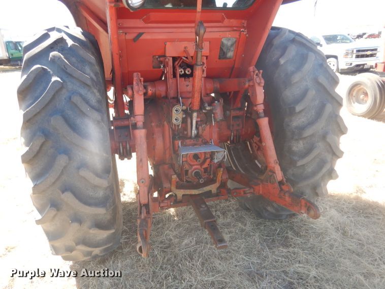 image for item DG4612 1974 International 1066  tractor