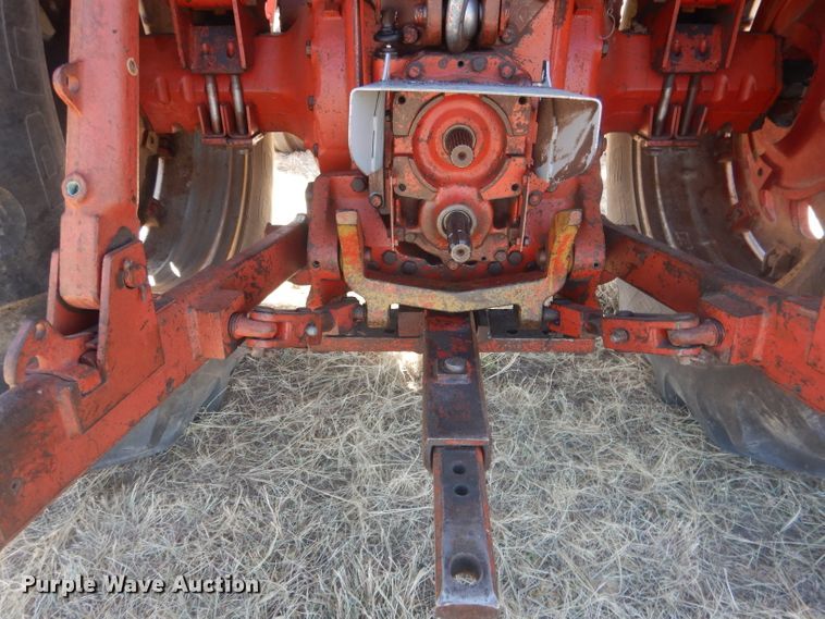 image for item DG4612 1974 International 1066  tractor