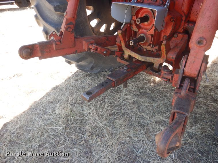 image for item DG4612 1974 International 1066  tractor