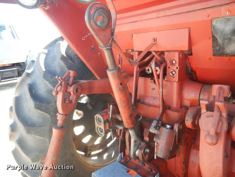 image for item DG4612 1974 International 1066  tractor