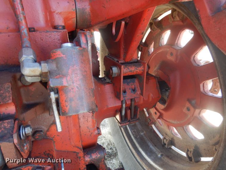 image for item DG4612 1974 International 1066  tractor