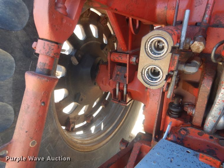 image for item DG4612 1974 International 1066  tractor