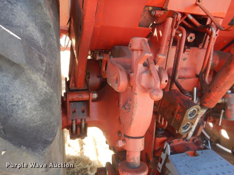 image for item DG4612 1974 International 1066  tractor