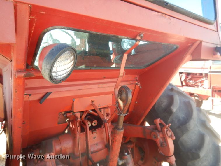 image for item DG4612 1974 International 1066  tractor