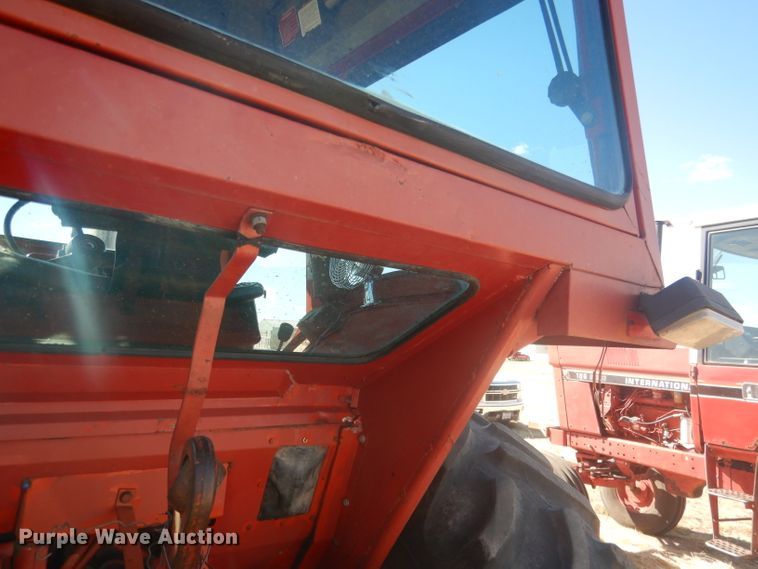 image for item DG4612 1974 International 1066  tractor