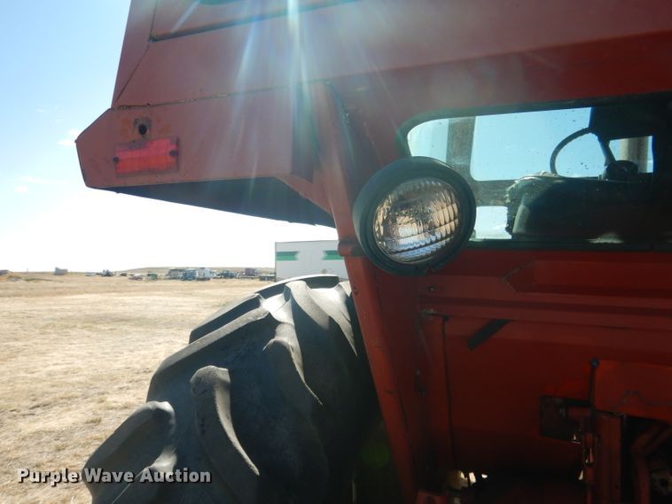 image for item DG4612 1974 International 1066  tractor