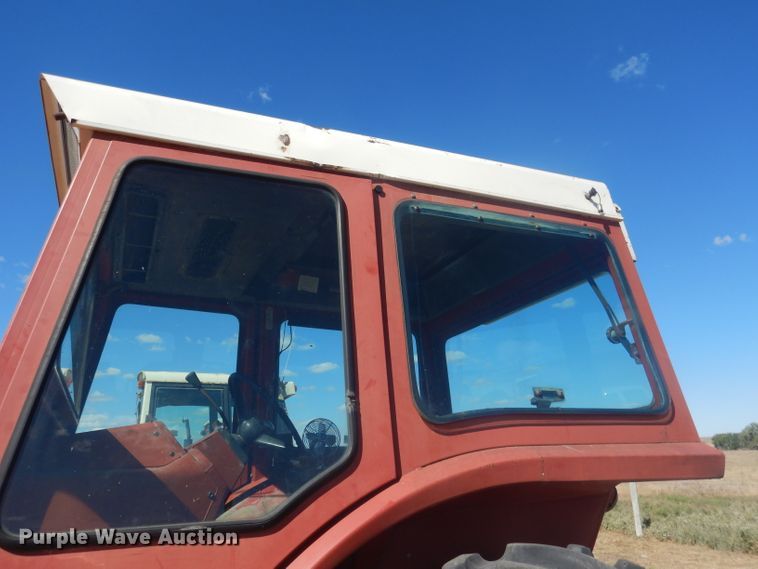 image for item DG4612 1974 International 1066  tractor