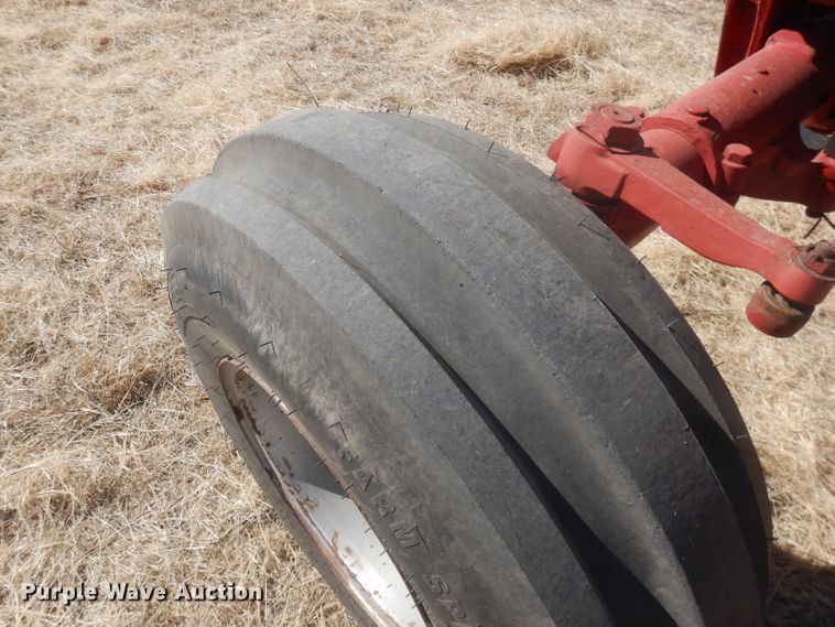 image for item DG4612 1974 International 1066  tractor