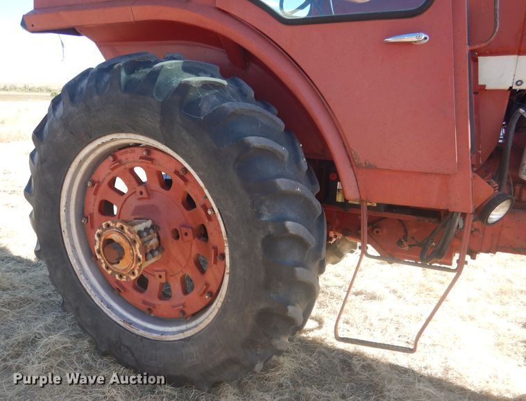 image for item DG4612 1974 International 1066  tractor