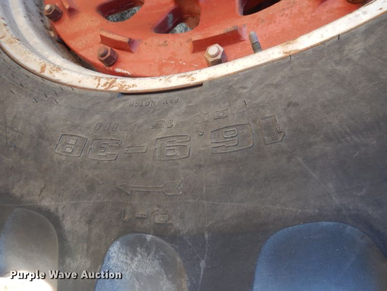 image for item DG4612 1974 International 1066  tractor