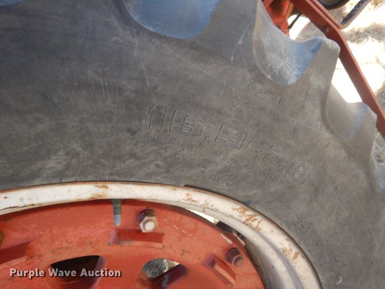 image for item DG4612 1974 International 1066  tractor