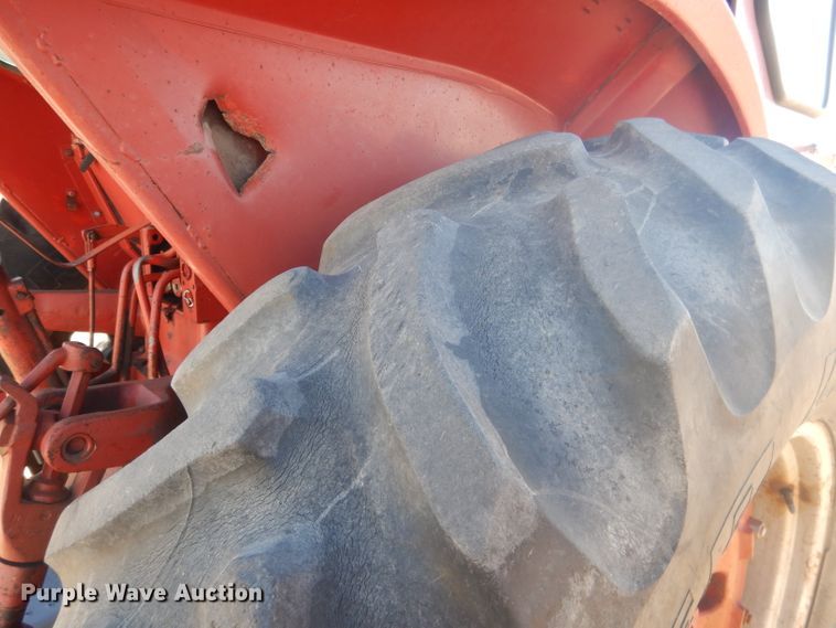 image for item DG4612 1974 International 1066  tractor