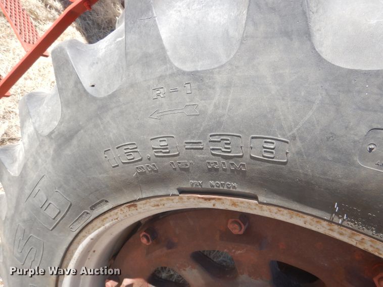 image for item DG4612 1974 International 1066  tractor