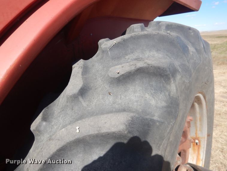 image for item DG4612 1974 International 1066  tractor