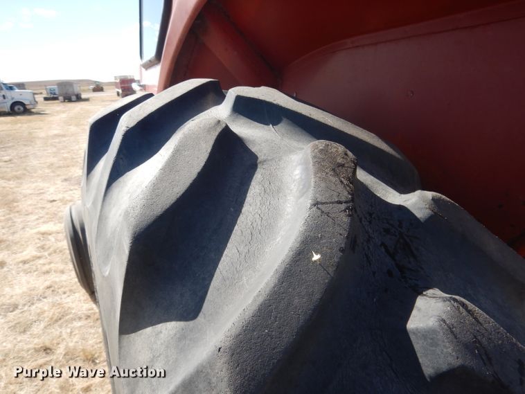 image for item DG4612 1974 International 1066  tractor