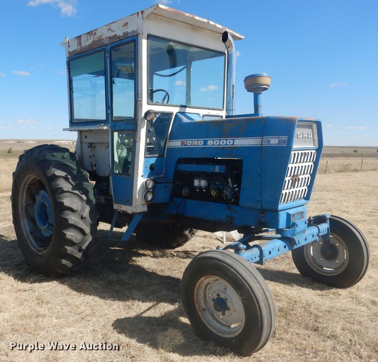 image for item DG4613 1968 Ford 8000  tractor
