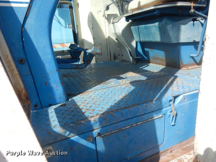 image for item DG4613 1968 Ford 8000  tractor