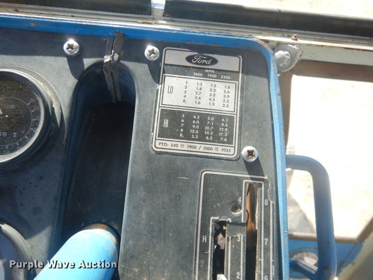 image for item DG4613 1968 Ford 8000  tractor